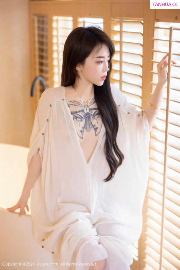   [XiuRen]高清写真图 2024.07.11 No.8842 夏竹 性感美腿第7张图片